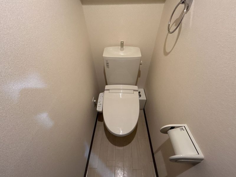 LEONEXT Chrysans Toilet