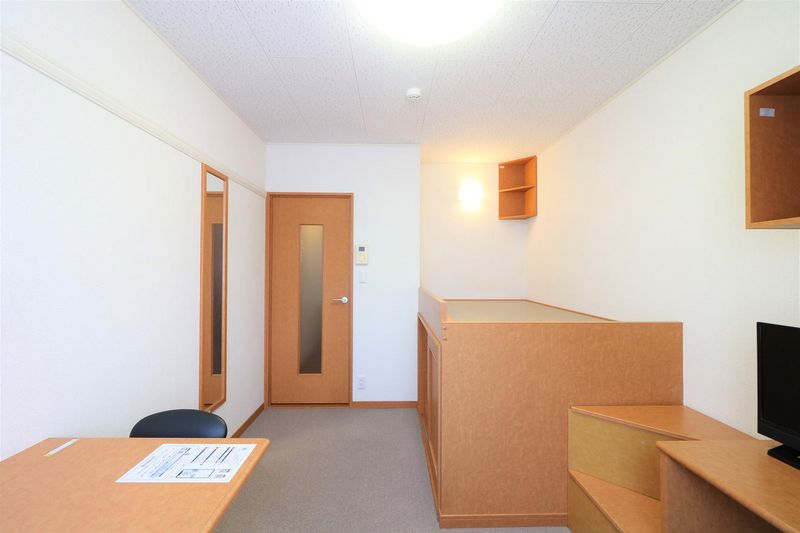 レオパレス里ノ前 居間