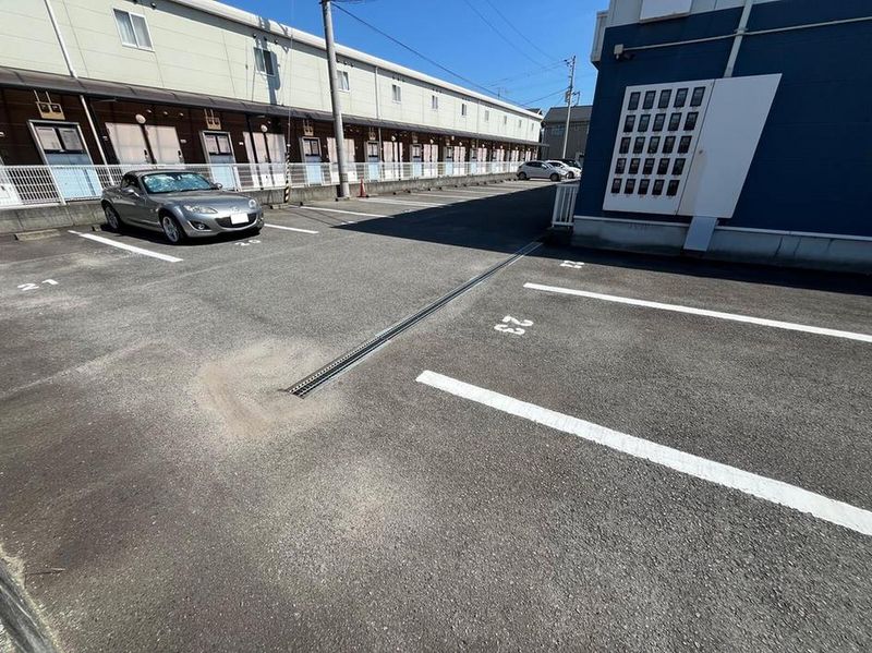 レオパレスグランドカメリアⅡ 駐車場