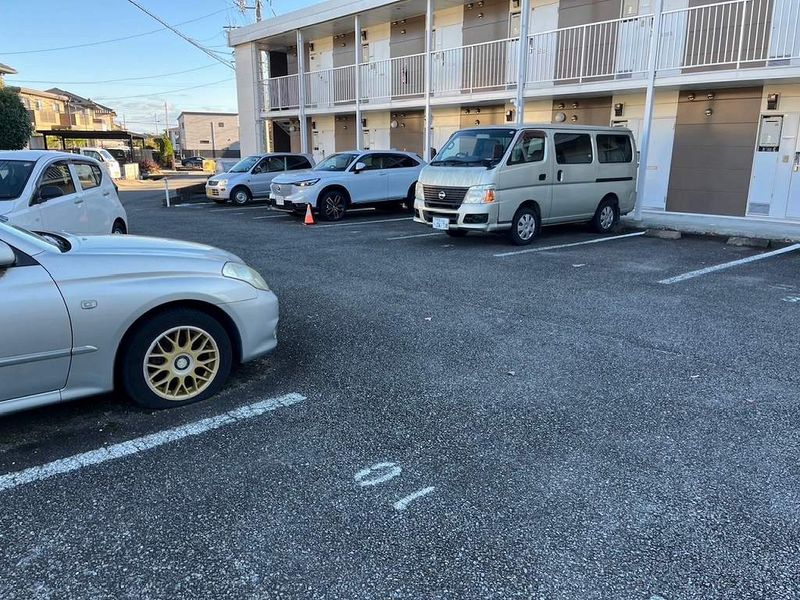 レオパレスシャルム 駐車場