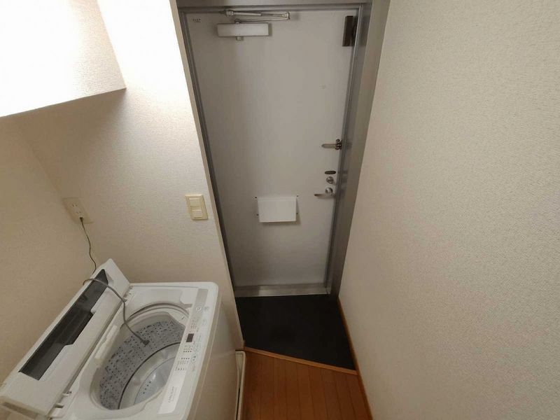 レオパレス小荷田２ 玄関