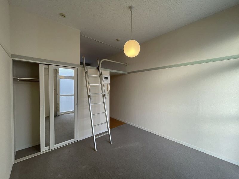 レオパレス光壱番館 居間