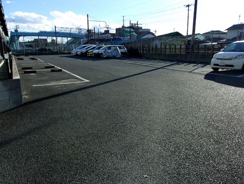 レオパレスアミティエ 駐車場