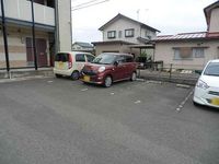 レオパレスエーデルヴァイス 駐車場