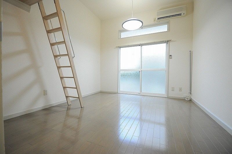 レオパレスタイノハタ 居間