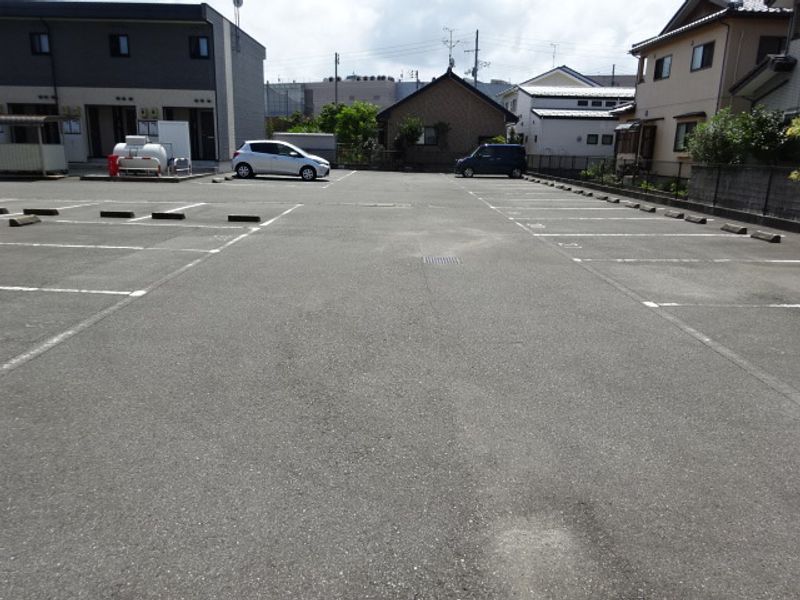 レオパレスカルミア住吉　Ｂ 駐車場