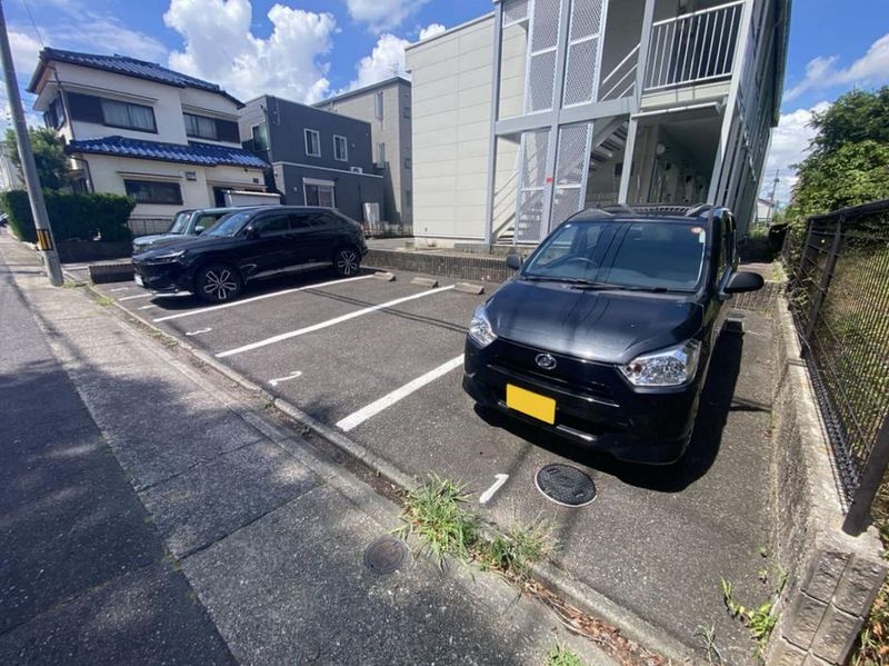 レオパレスサンガーデン 駐車場