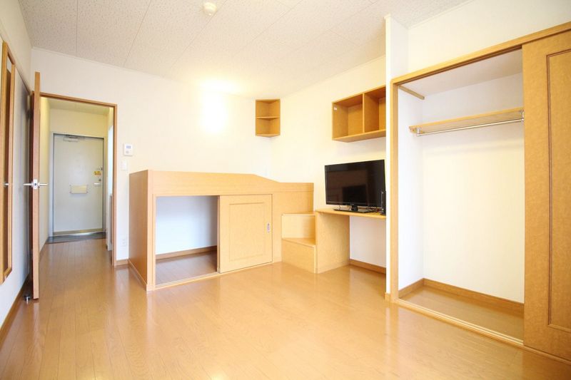 レオパレス三康 居間