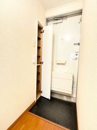 レオパレスエクレシアＡ 玄関