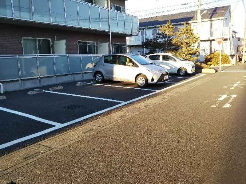 レオネクストＫＯＲＡＫＵⅢ 駐車場