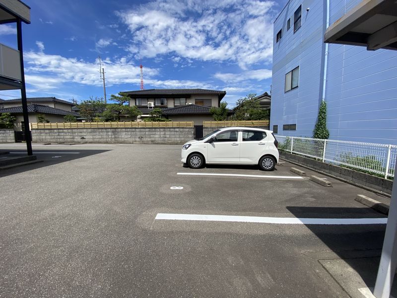 レオパレスＥＦＦＯＲＴ 駐車場