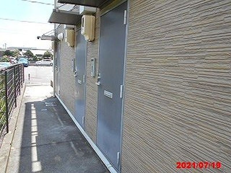 レオパレス八田 玄関