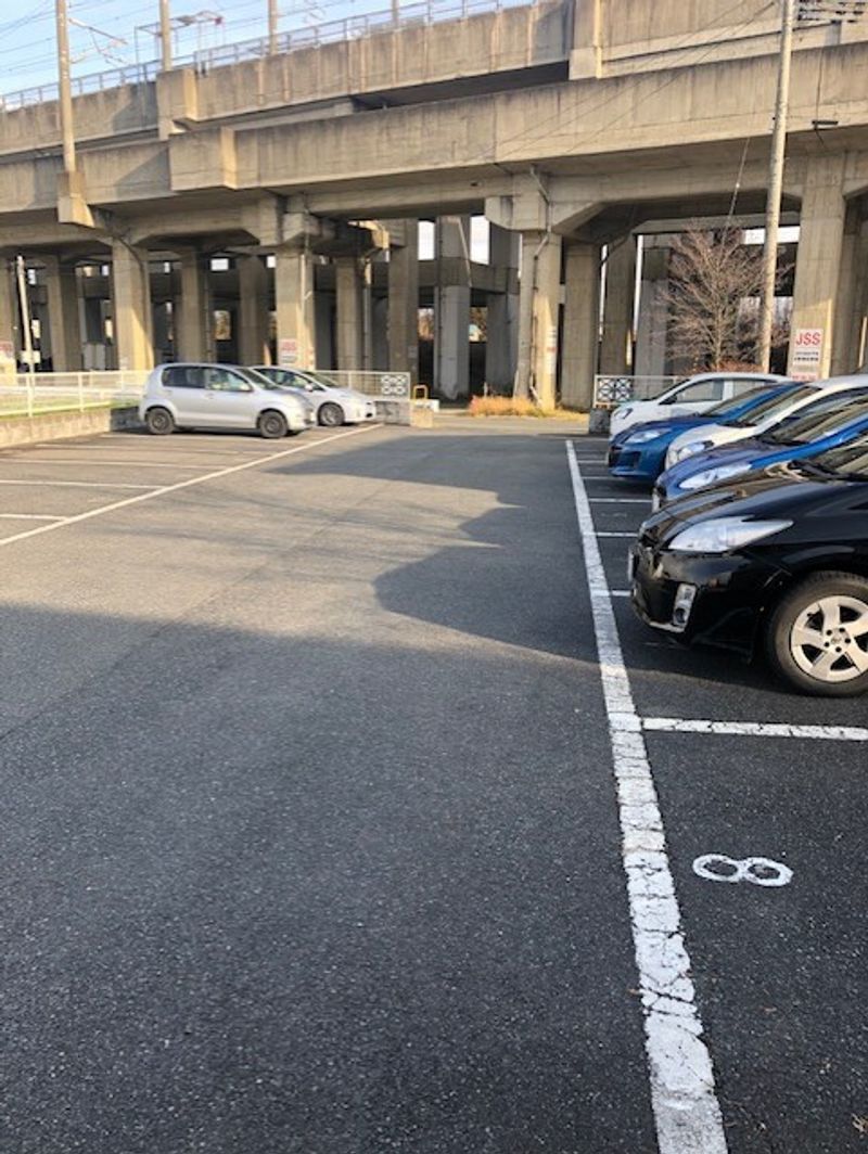 レオパレスカノン青山 駐車場