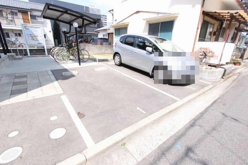 レオネクストコンフォート下祇園 駐車場