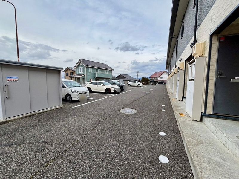 レオパレス清水Ⅱ 駐車場