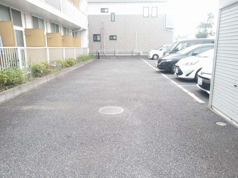レオパレスラヴェンナ 駐車場
