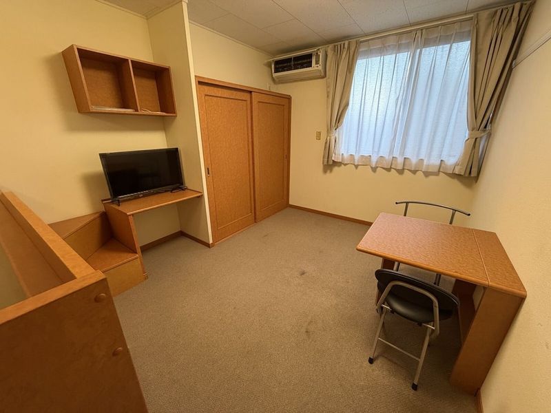 レオパレス城町 居間