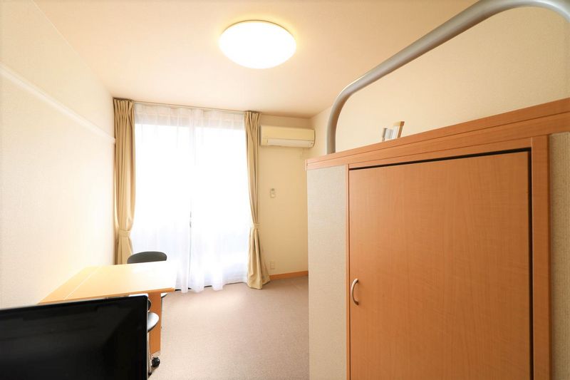 レオパレス今屋敷 居間