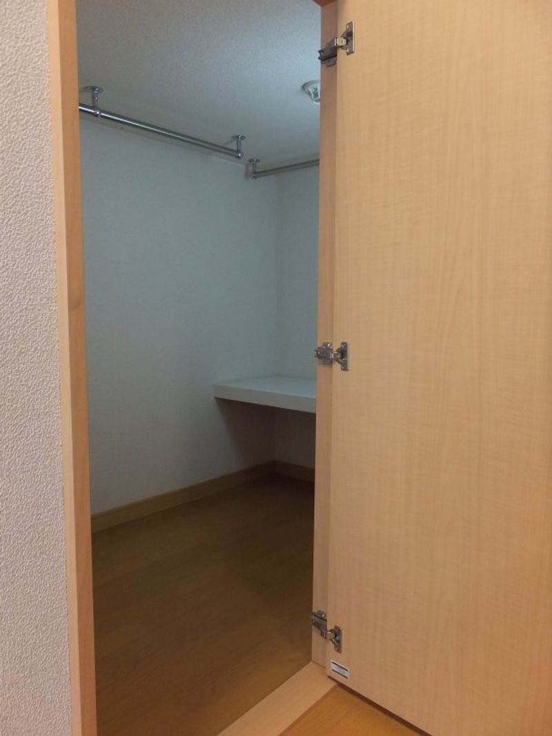 レオパレスフルリール 収納
