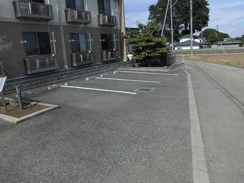 レオネクストミキフィールド 駐車場
