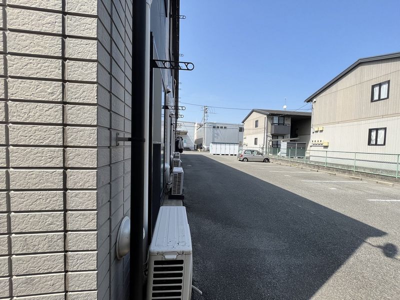 レオパレスメルベーユ 駐車場