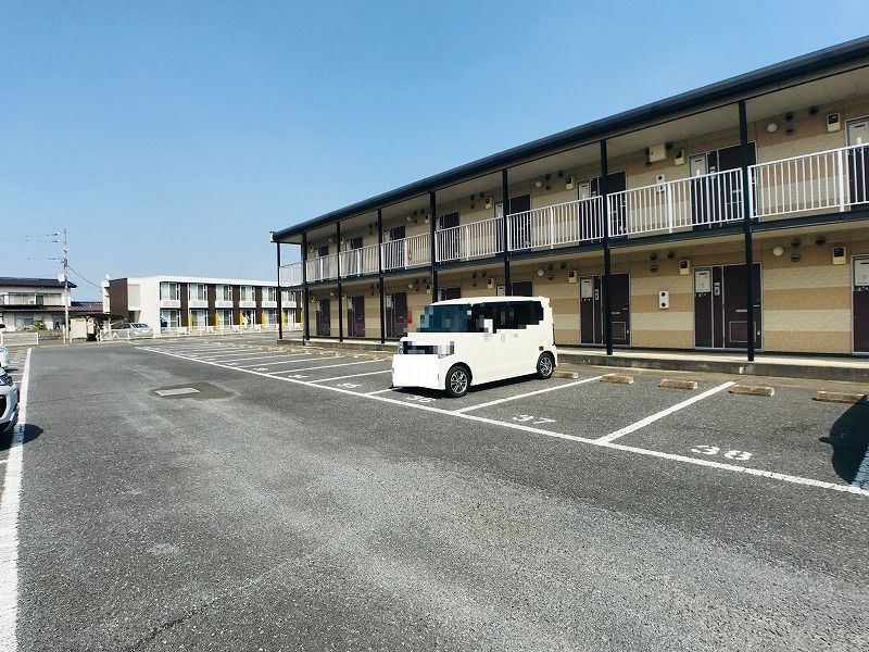 レオパレスコンフォートⅢ 駐車場