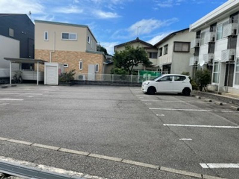 レオパレスエトワール 駐車場