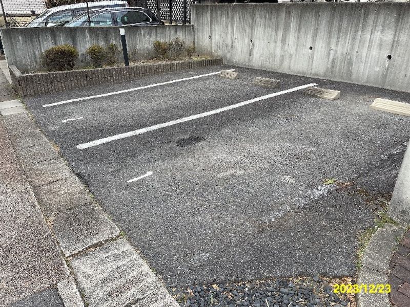 レオパレスさいわい 駐車場