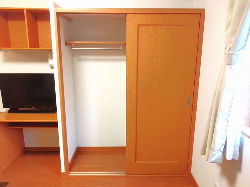 レオパレスエトランゼ 収納