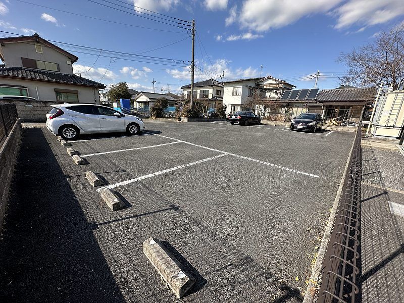 レオパレスイチサト 駐車場