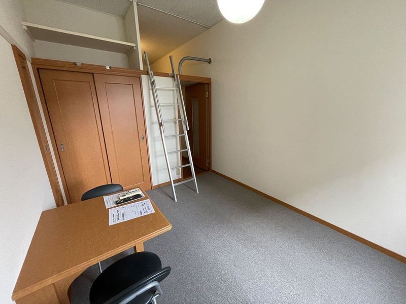 レオパレス足原 居間