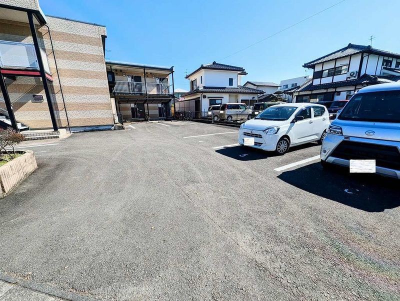 レオパレス夢見 駐車場