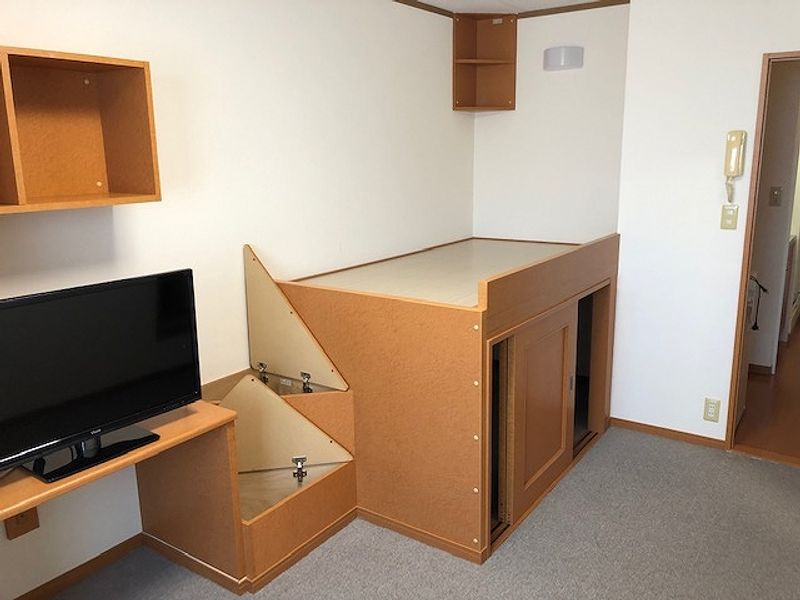レオパレス城内 居間