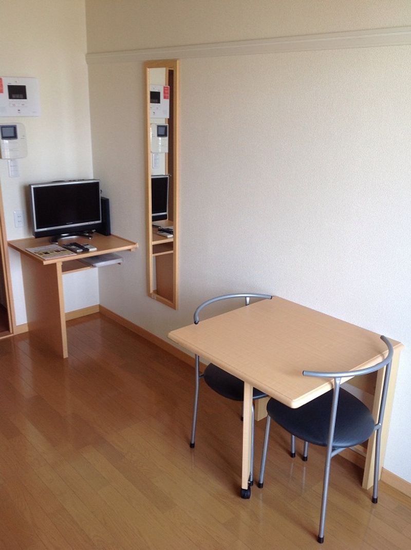 レオパレスけやき 居間