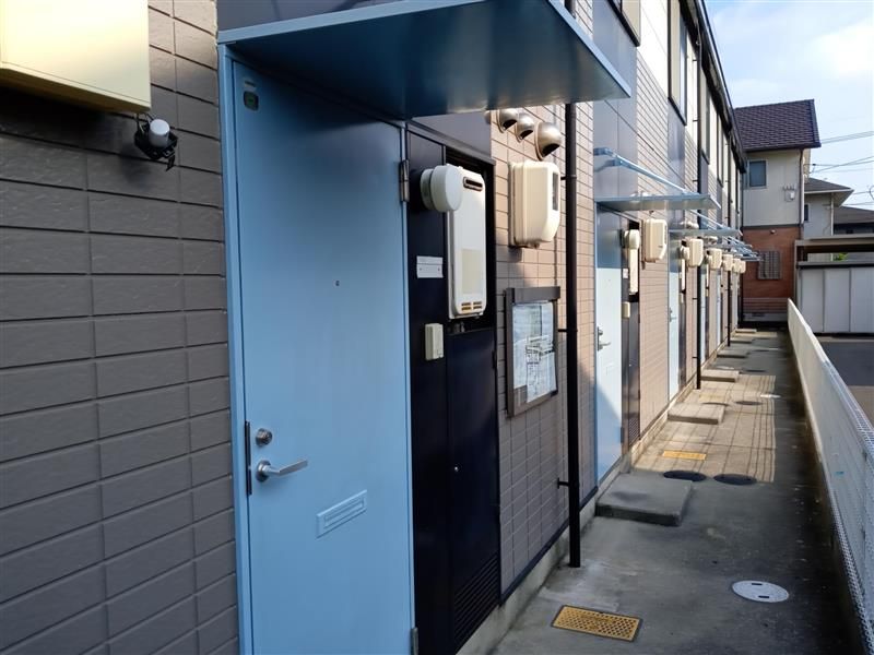 レオパレスカサベルデ 玄関