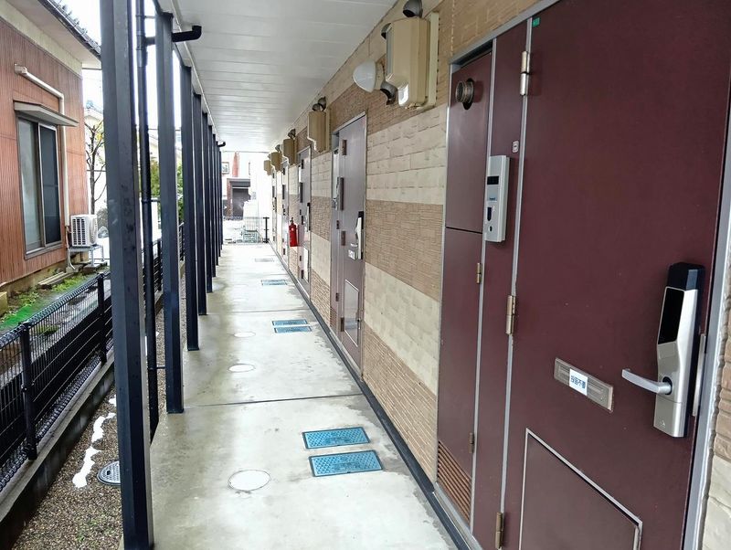 レオパレスリリオン 玄関