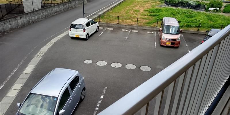 レオパレスかんなび 駐車場