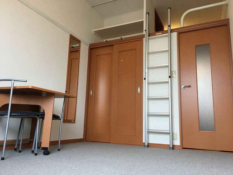 レオパレス明 居間