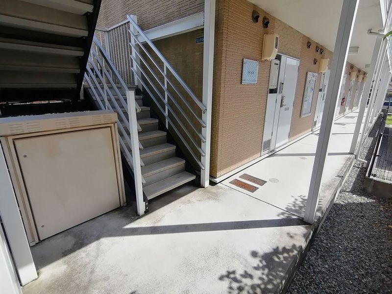レオパレス西小前 エントランス