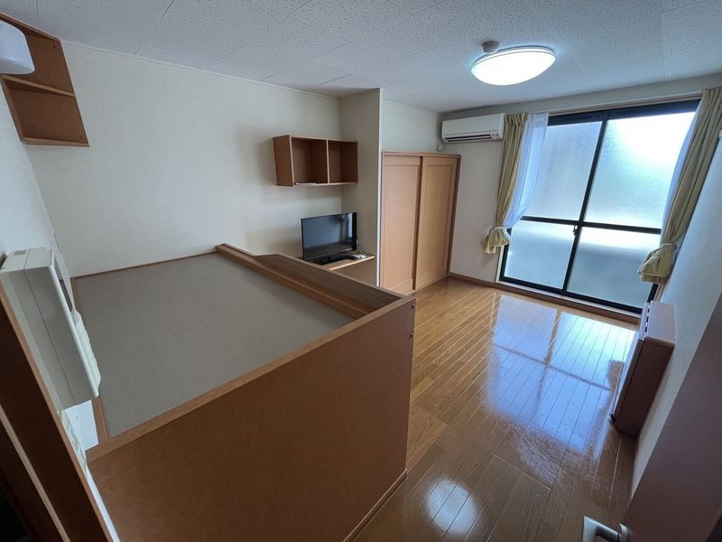 レオパレスフォーサイト　松山 居間