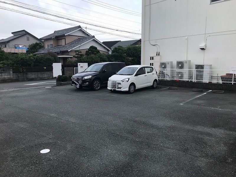 レオパレスアメニティ龍禅寺 駐車場