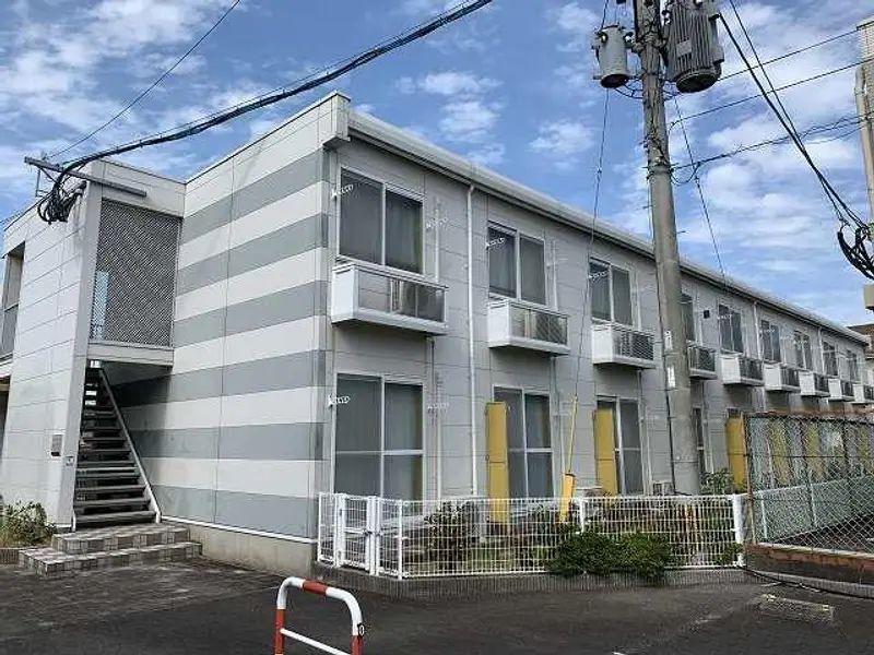 レオパレスくばら駅 エントランス