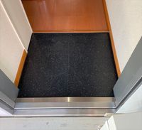 レオパレスレイクサイド 玄関
