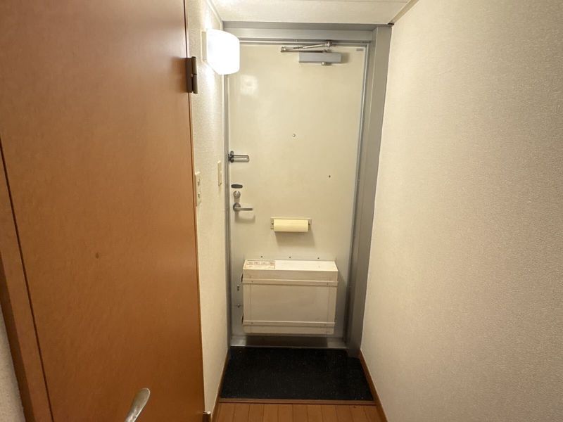 レオパレスバックス 玄関