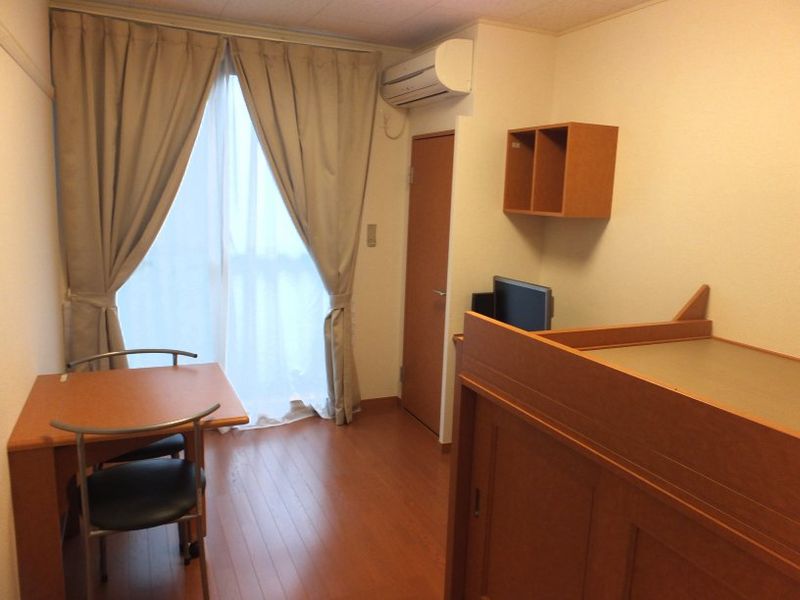 レオパレスＫＩＬＡＬＡ　幕張 居間