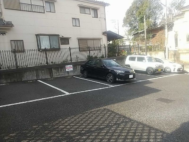 レオパレスソレイユ 駐車場