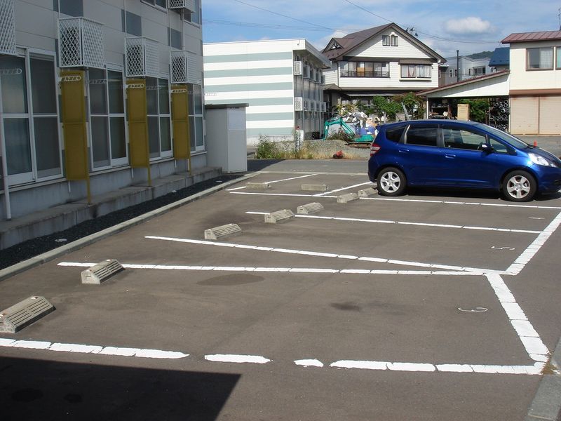 レオパレス風道１ 駐車場