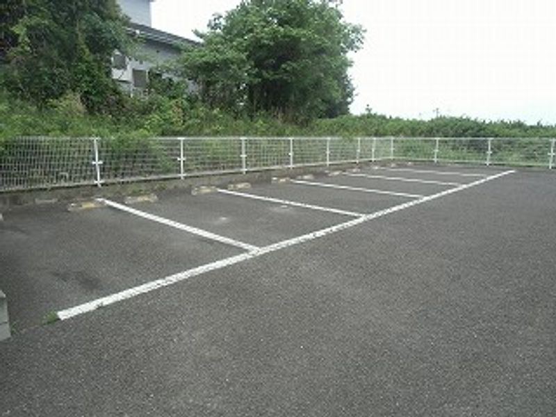 レオパレスクレール　シャンブル 駐車場