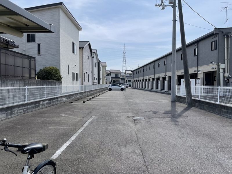 レオパレスグレーシー堀江 駐車場