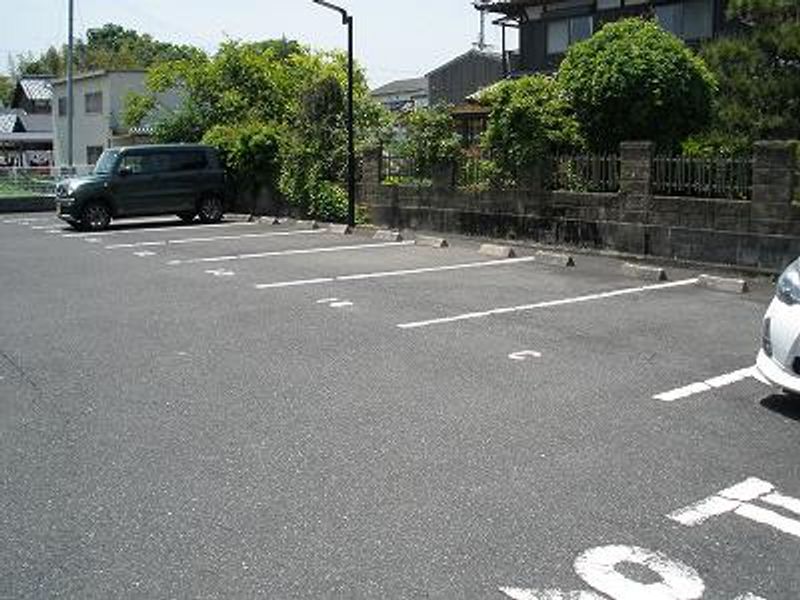 レオパレスメゾンこなん　Ⅱ 駐車場